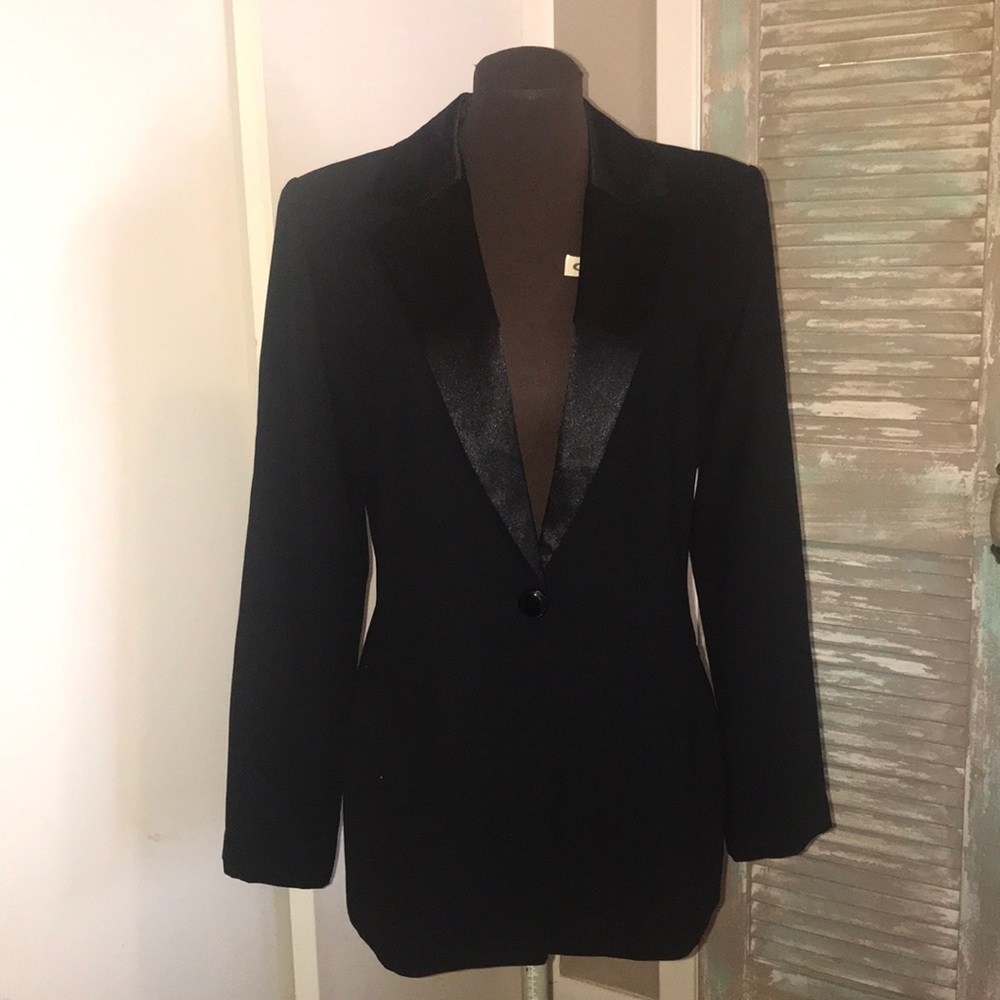 Black Silk-Collared Bussiness Top